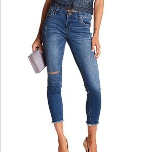 Distressed frayed hem capris